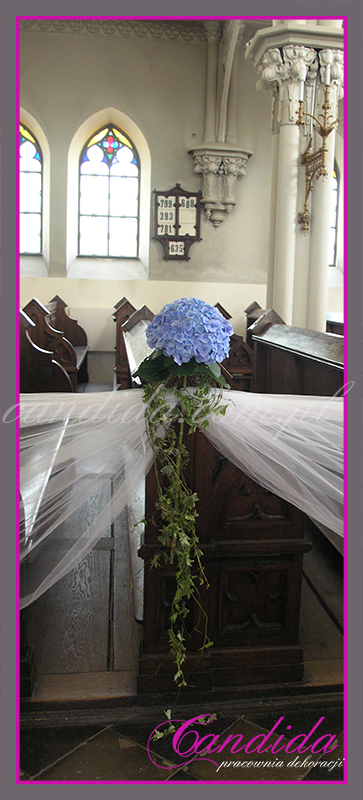 dekoracja ślubna kościoła, dekoracje ślubne ławek bocznych