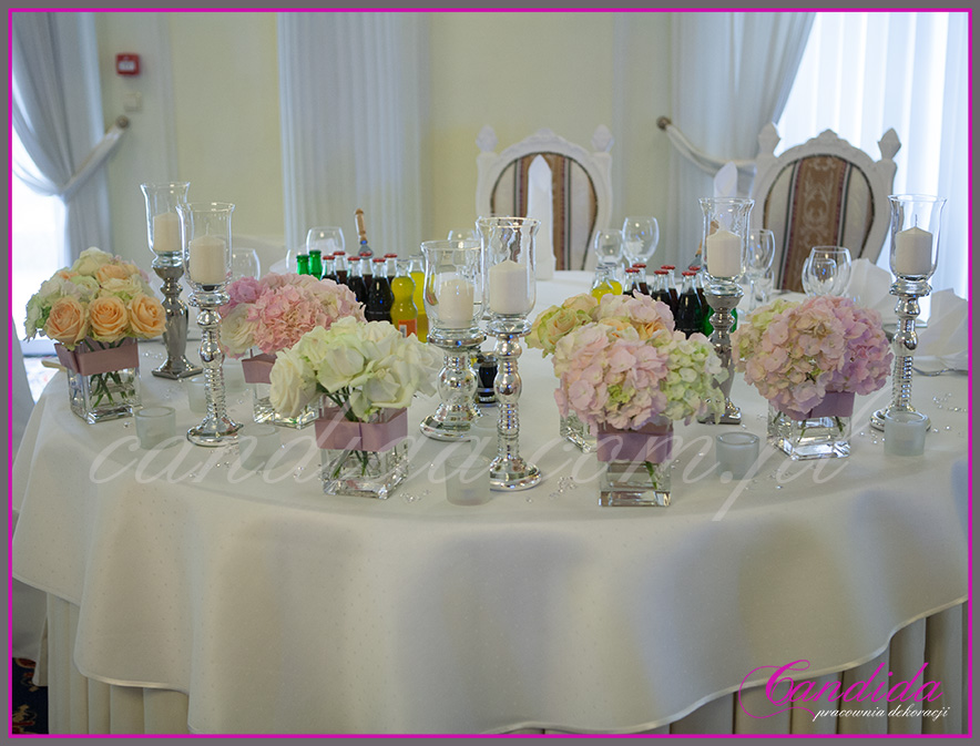 wesele w Otrębusach, dekoracja stołu Młodej Pary, świeczniki