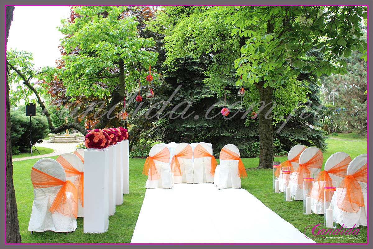 ślub w plenerze dekoracje kwiatowe ślubu w plenerze w Villa Park Julianna 10