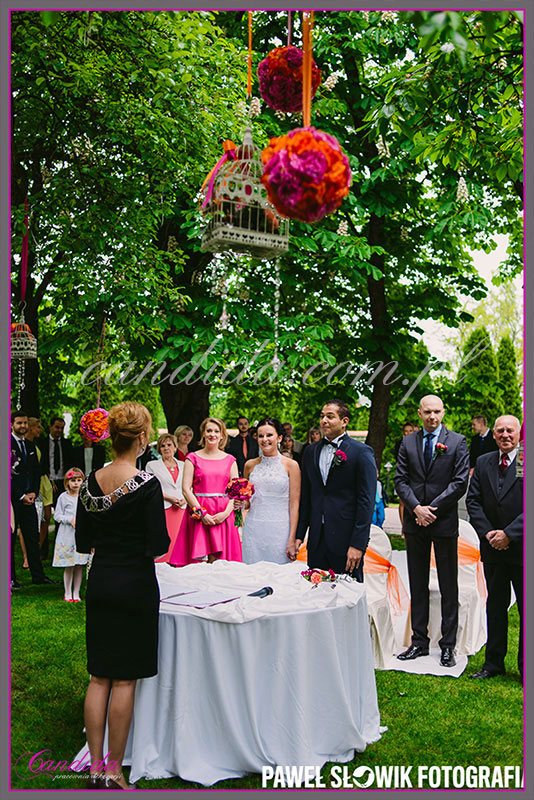 dekoracje kwiatowe ślubu w plenerze w Villa Park Julianna 16