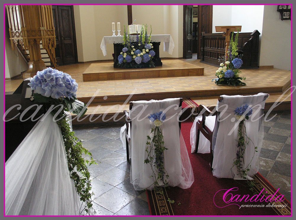 dekoracja ślubna kościoła, niebieska hortensja
