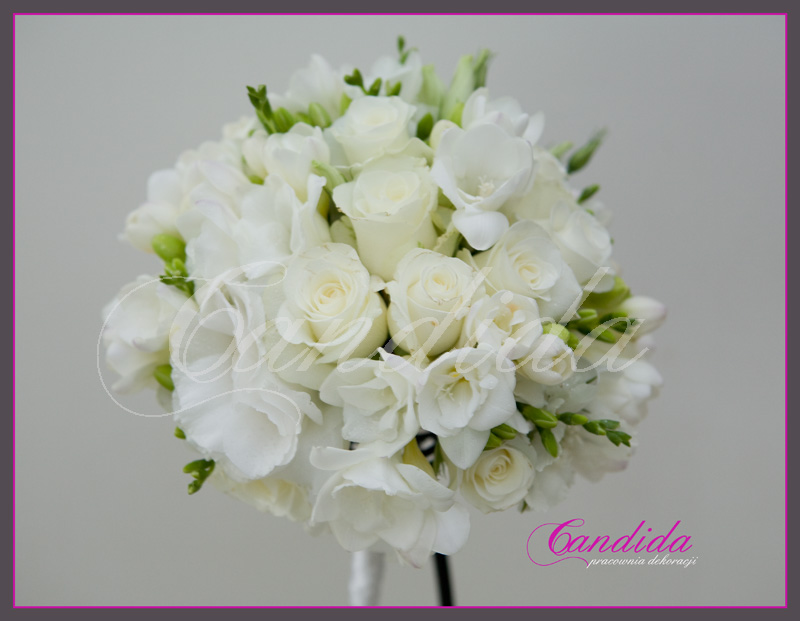 Wiązanka ślubna z róży, białej frezji, białej eustomy, bukiety ślubne, wiązanki ślubne