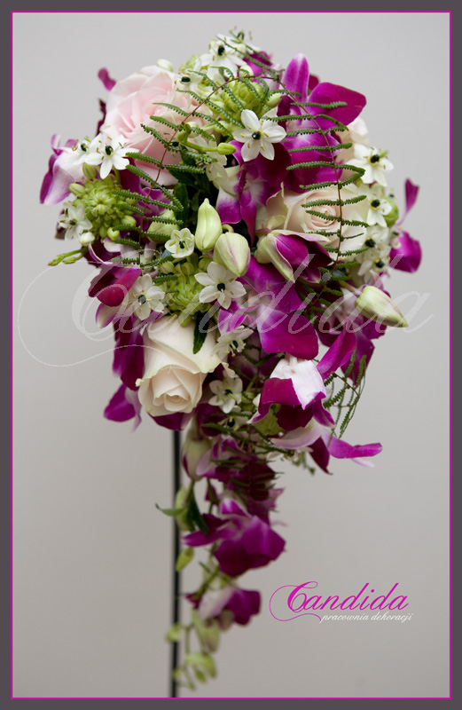 Wiązanka ślubna z róż, ornitogalum, różowego storczyka dendrobium